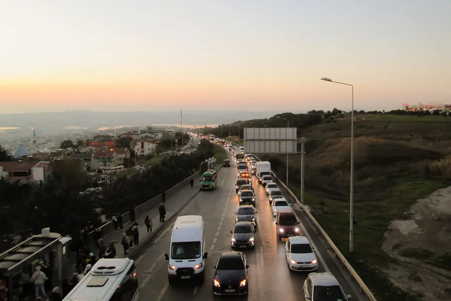 Gün batımında İstanbul trafiği